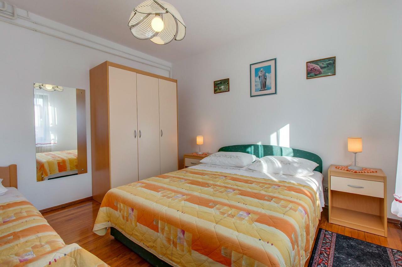 Apartment Simona マリ・ロシニュ エクステリア 写真